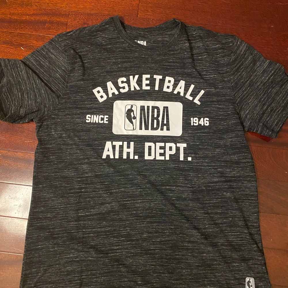 NWOT mens t shirt